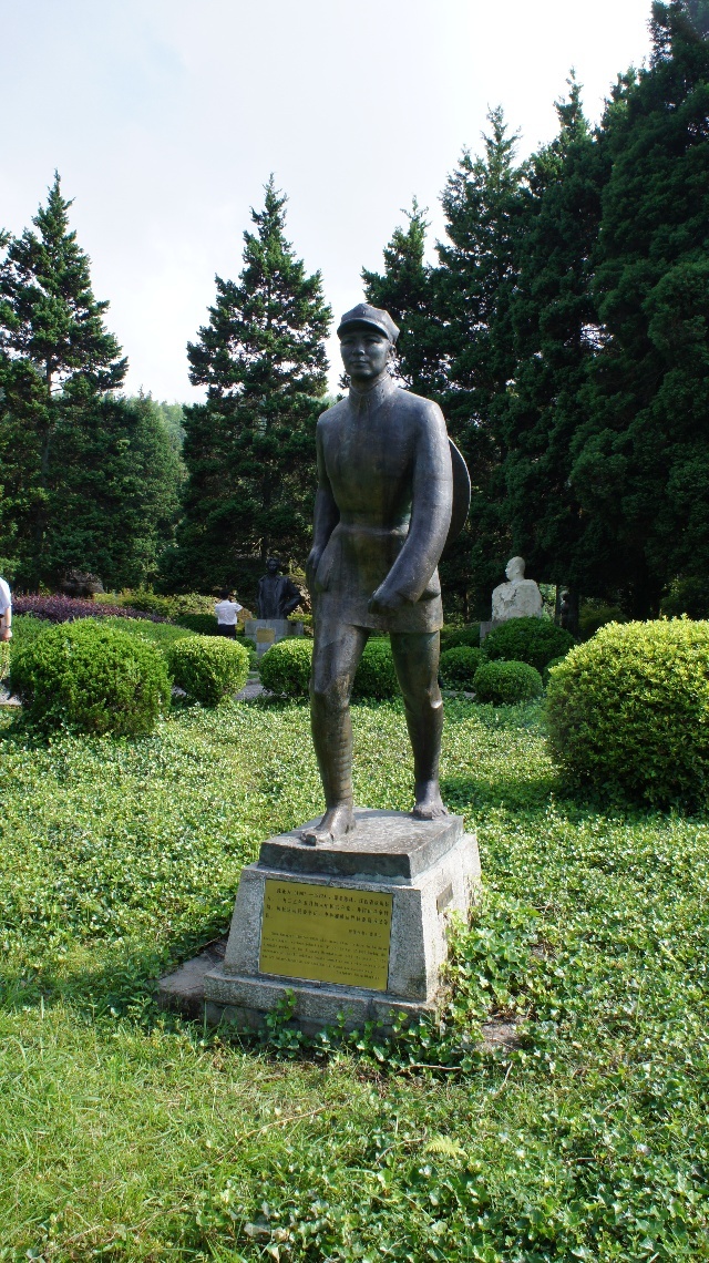 井冈山革命烈士陵园纪念碑
