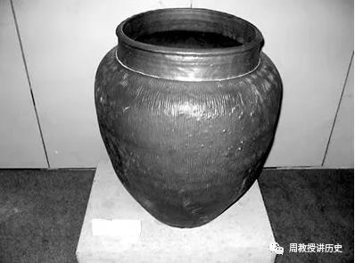 井冈山革命博物馆里收藏的米缸